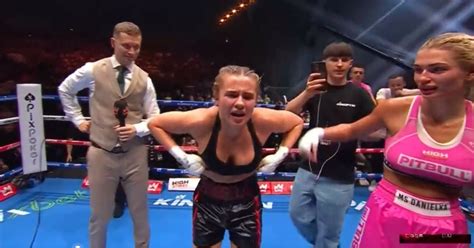 boxer flashes audience|Boxer Daniella Hemsley Flashes After Defeating Aleksandra。